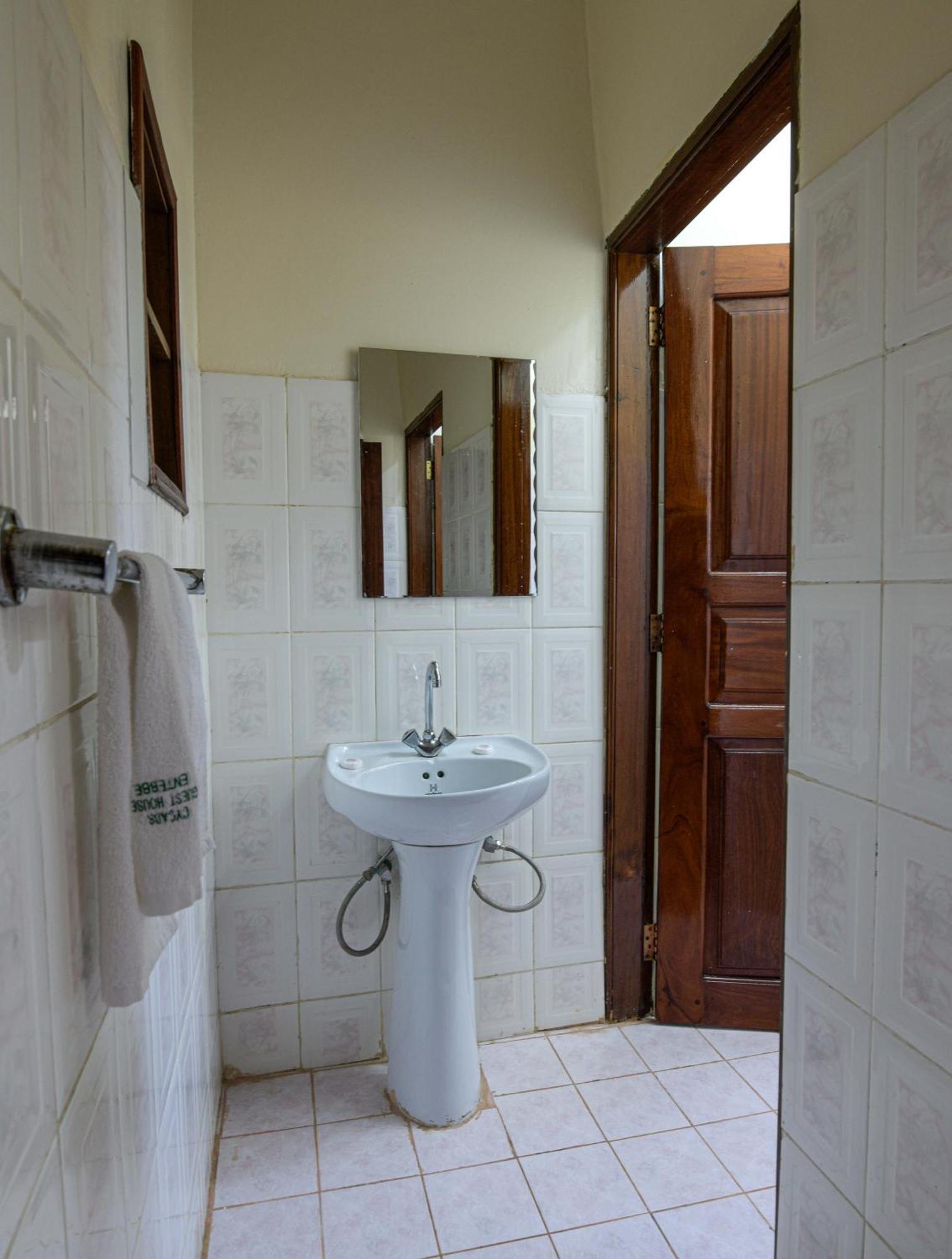Cycad Entebbe Guest House Zewnętrze zdjęcie